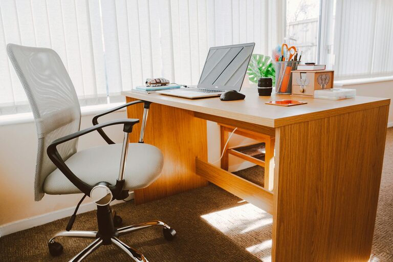 Tips for Choosing a Comfortable Desk Chair for Your Workspace